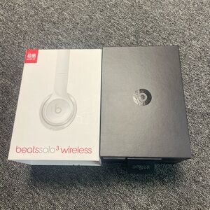 Beats Solo3 Over-Ear Headphones - white